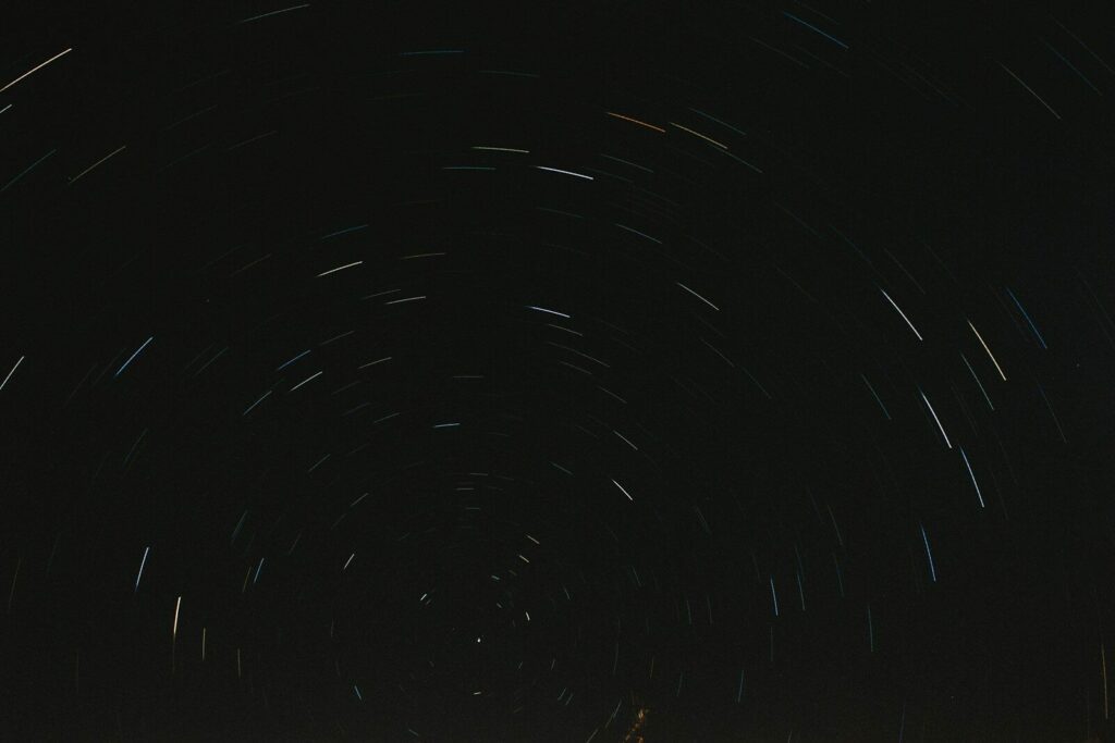 the night sky is filled with star trails